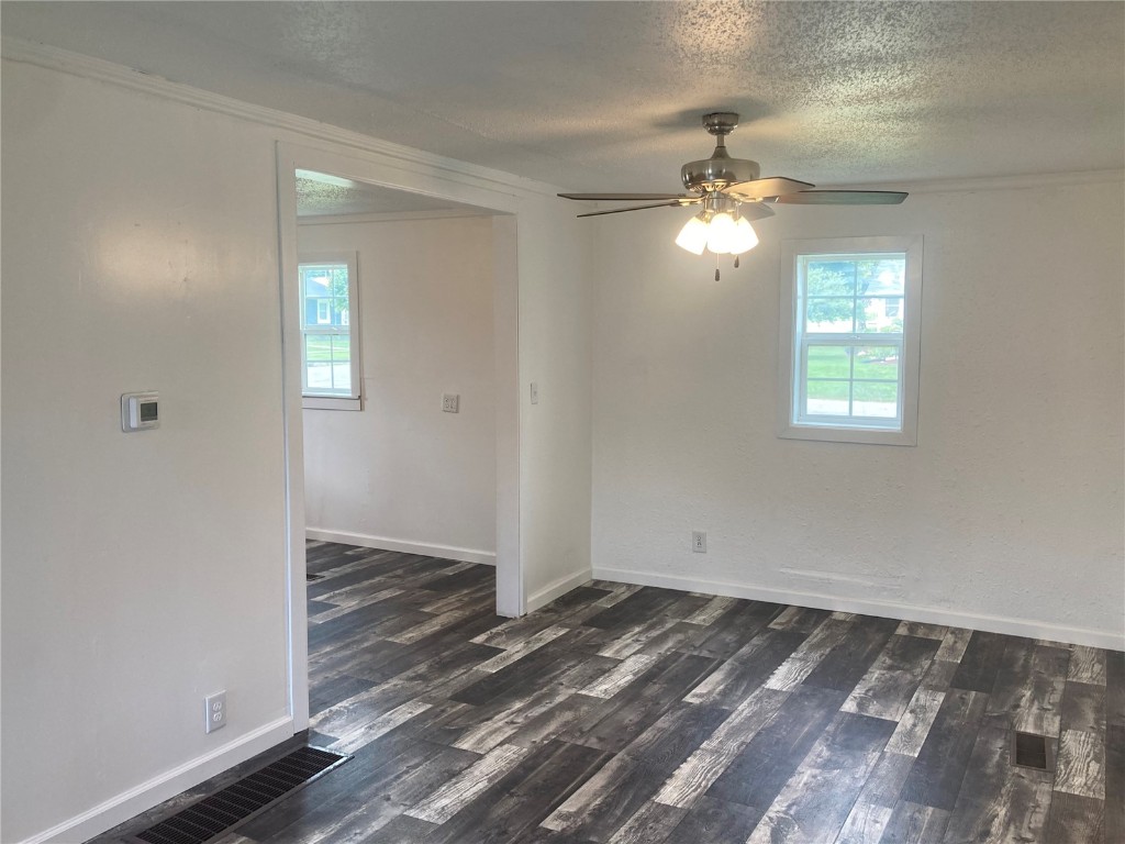 1002 S 8th Avenue Vinton IA 52349