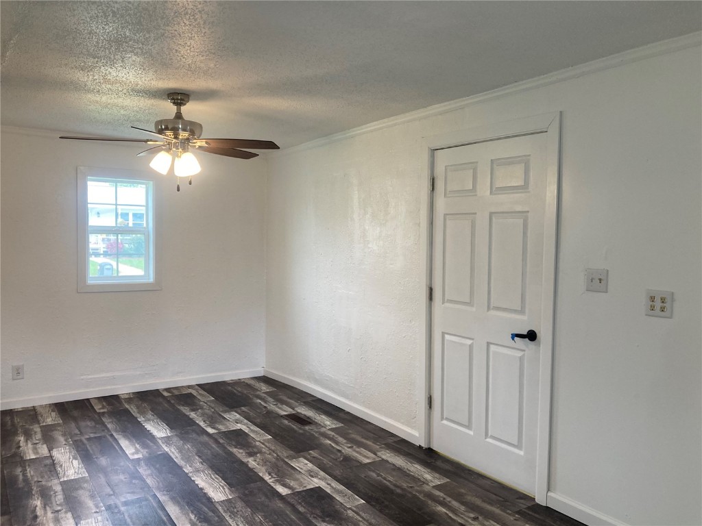 1002 S 8th Avenue Vinton IA 52349