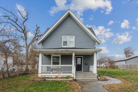 909 Daniels Street NE Cedar Rapids IA 52402