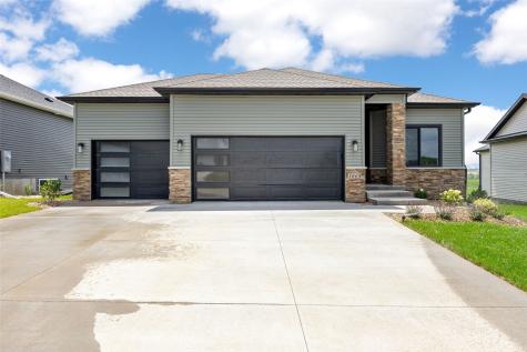 3064 Ridgeview Circle Coralville IA 52241