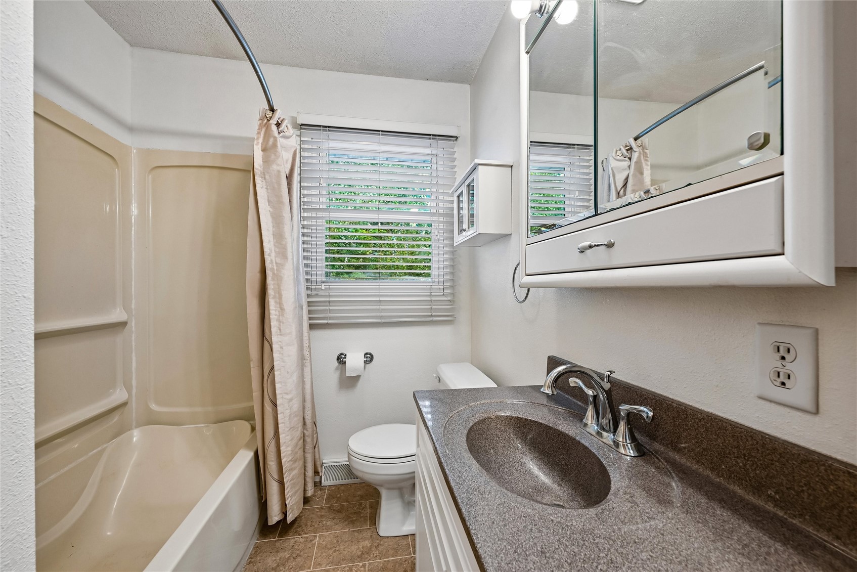 1212 18th Street NW Cedar Rapids IA 52405