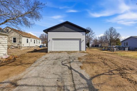105 Mulberry Tipton IA 52772