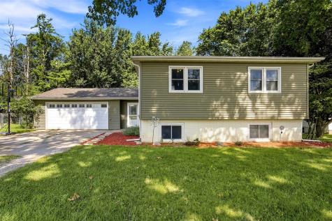 1948 Surf Drive NE Solon IA 52333
