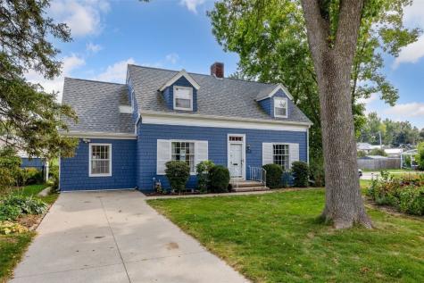 2061 Forest Drive SE Cedar Rapids IA 52403