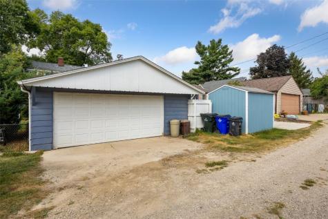 2061 Forest Drive SE Cedar Rapids IA 52403