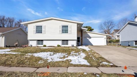 6711 Brentwood Drive NE Cedar Rapids IA 52402