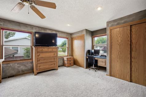 4610 Pineview Drive NE Cedar Rapids IA 52402