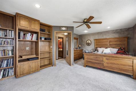 4610 Pineview Drive NE Cedar Rapids IA 52402