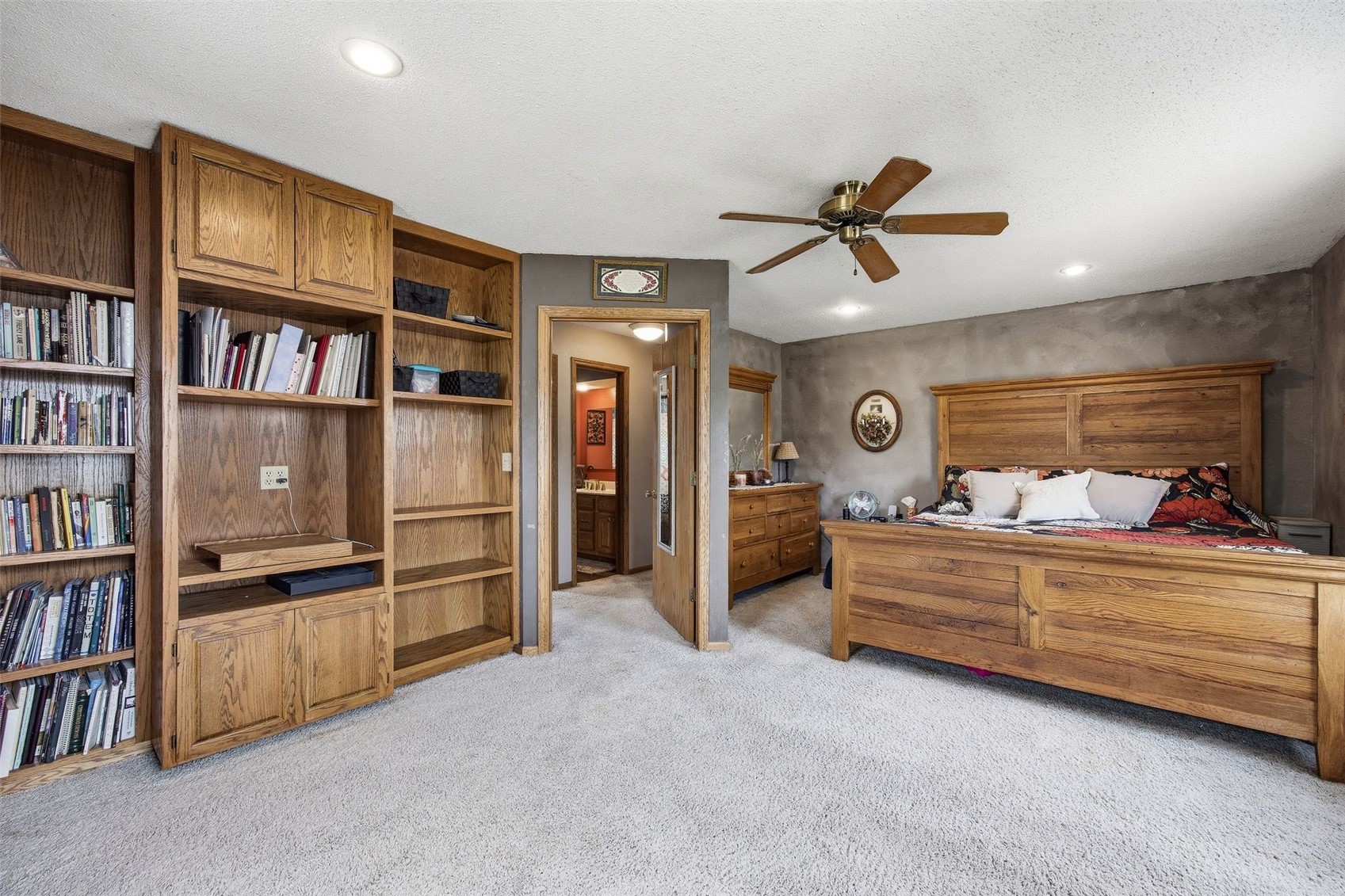 4610 Pineview Drive NE Cedar Rapids IA 52402