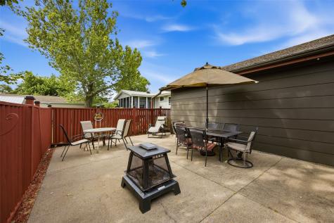 4610 Pineview Drive NE Cedar Rapids IA 52402