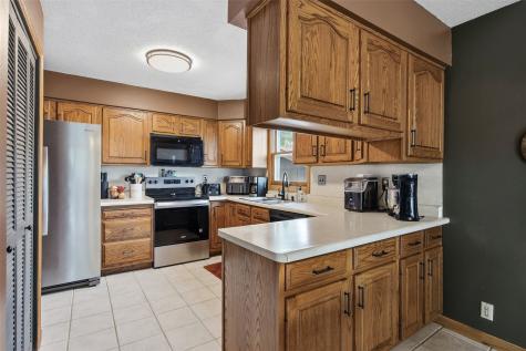 4610 Pineview Drive NE Cedar Rapids IA 52402