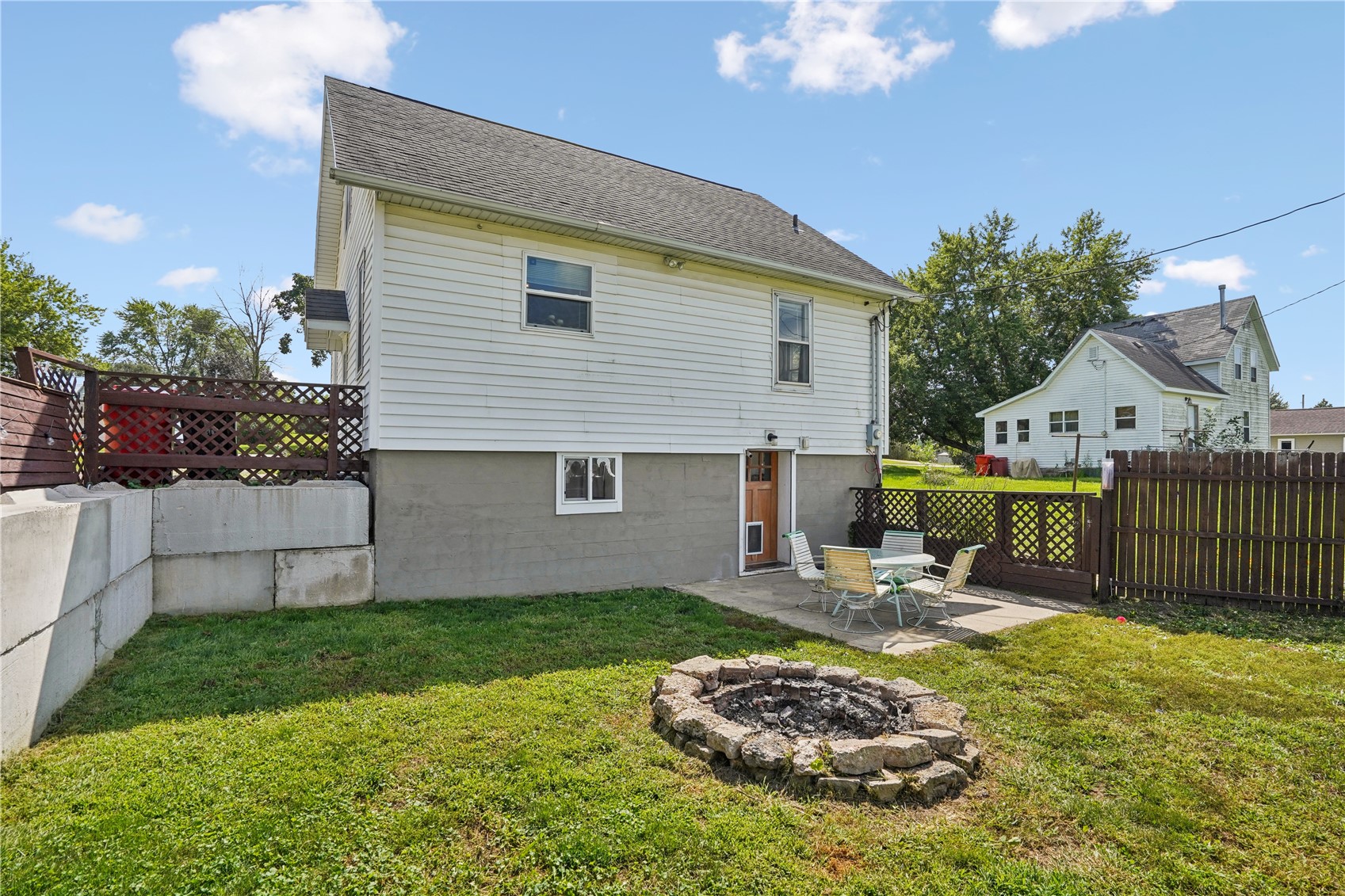 112 W Vinton Street Coggon IA 52218