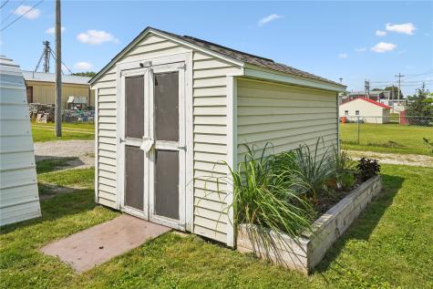 112 W Vinton Street Coggon IA 52218