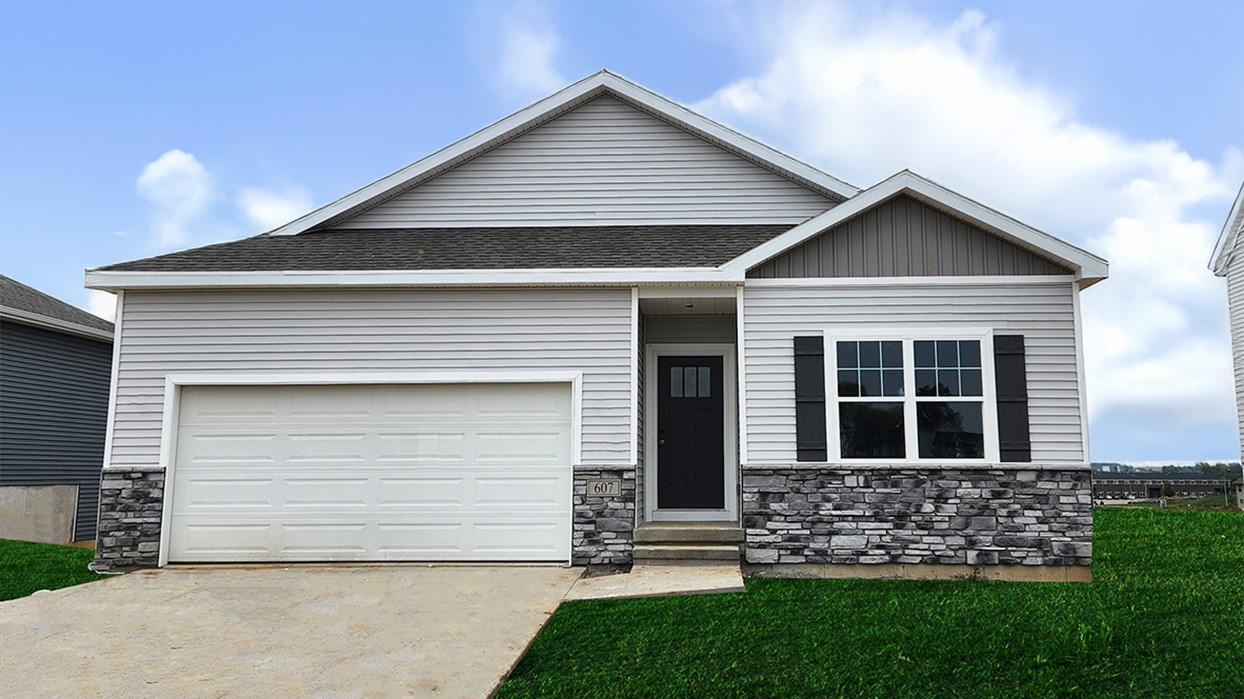 2762 Cecelia Drive Hiawatha IA 52233