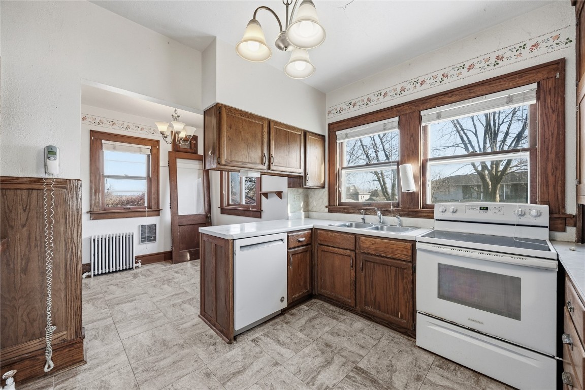 304 5th Street Victor IA 52347
