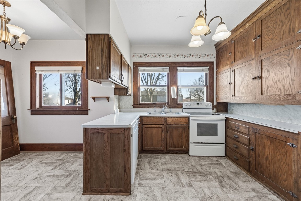 304 5th Street Victor IA 52347