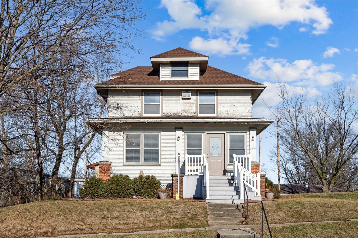 304 5th Street Victor IA 52347