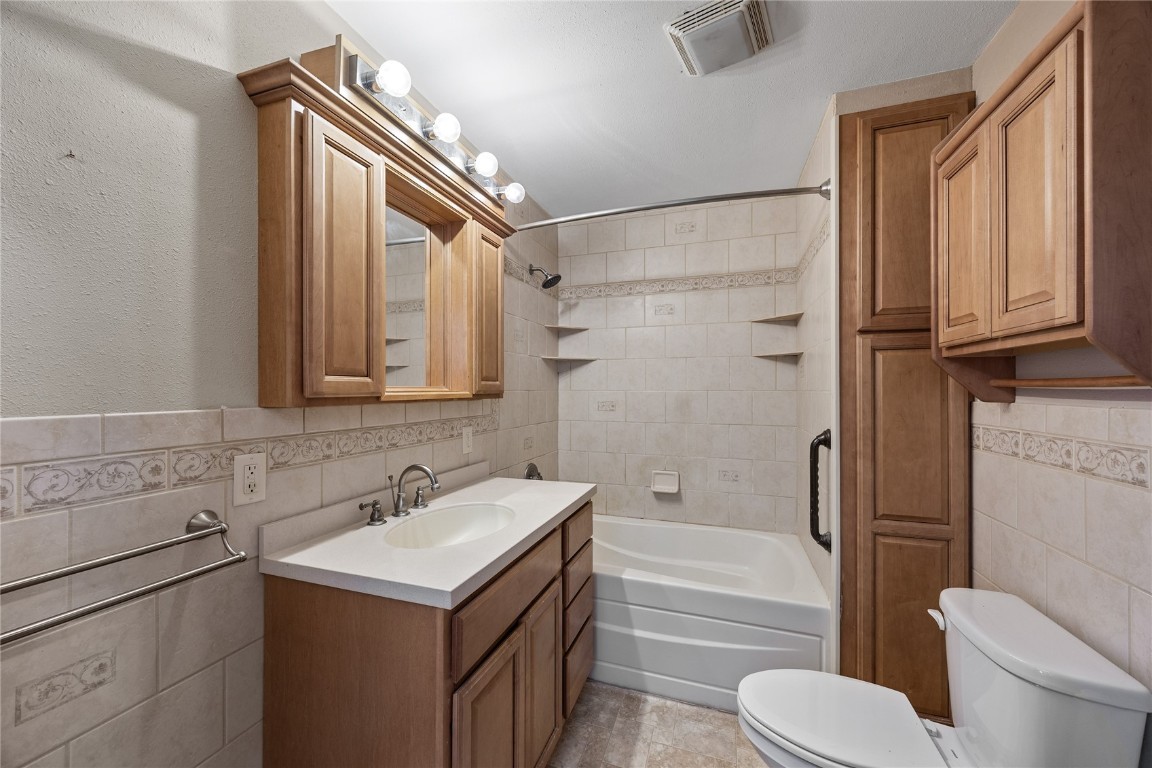 304 5th Street Victor IA 52347