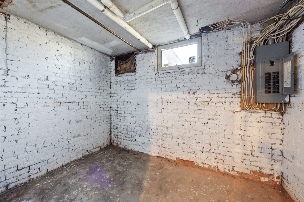 304 5th Street Victor IA 52347
