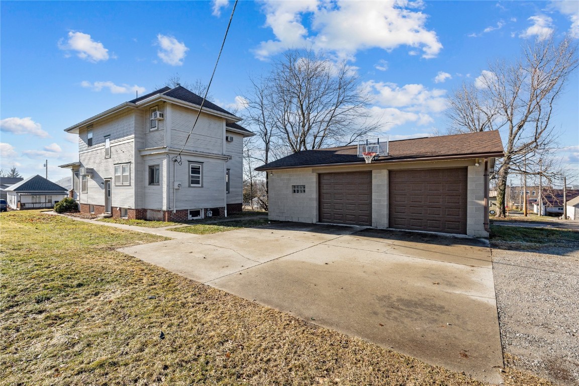 304 5th Street Victor IA 52347