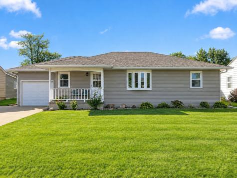 533 Park Street Fairfax IA 52228