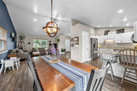 104 Kleopfer Avenue Riverside IA 52327
