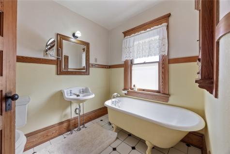 304 E Union Street Manchester IA 52057