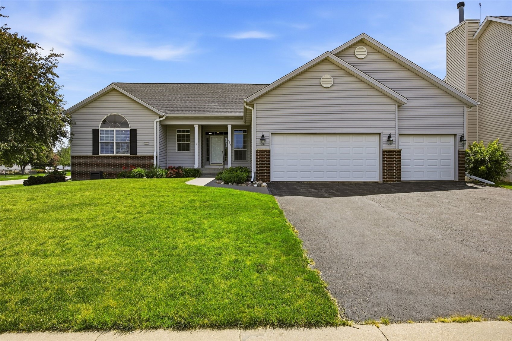 2045 Newcastle Road Marion IA 52302