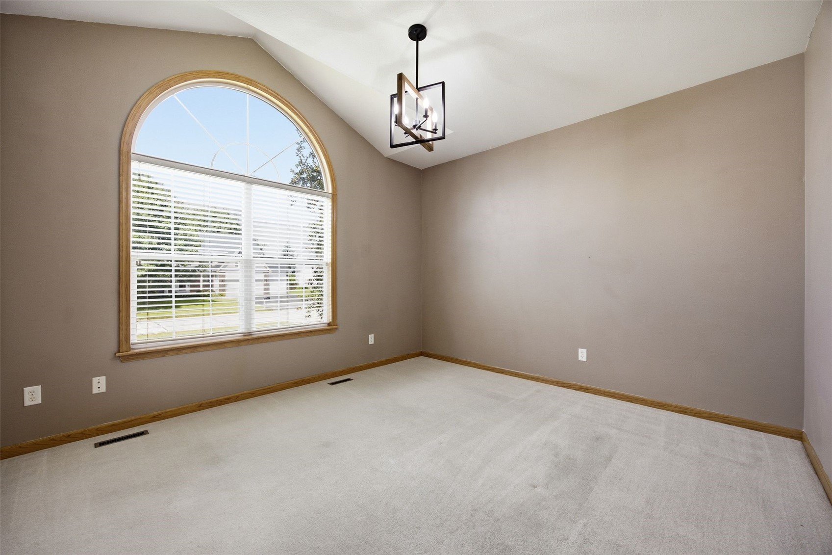 2045 Newcastle Road Marion IA 52302