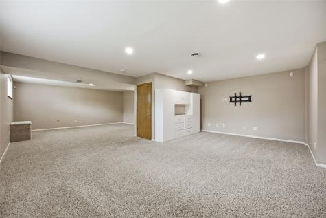 2045 Newcastle Road Marion IA 52302