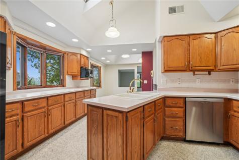 2135 Zika Avenue Cedar Rapids IA 52405