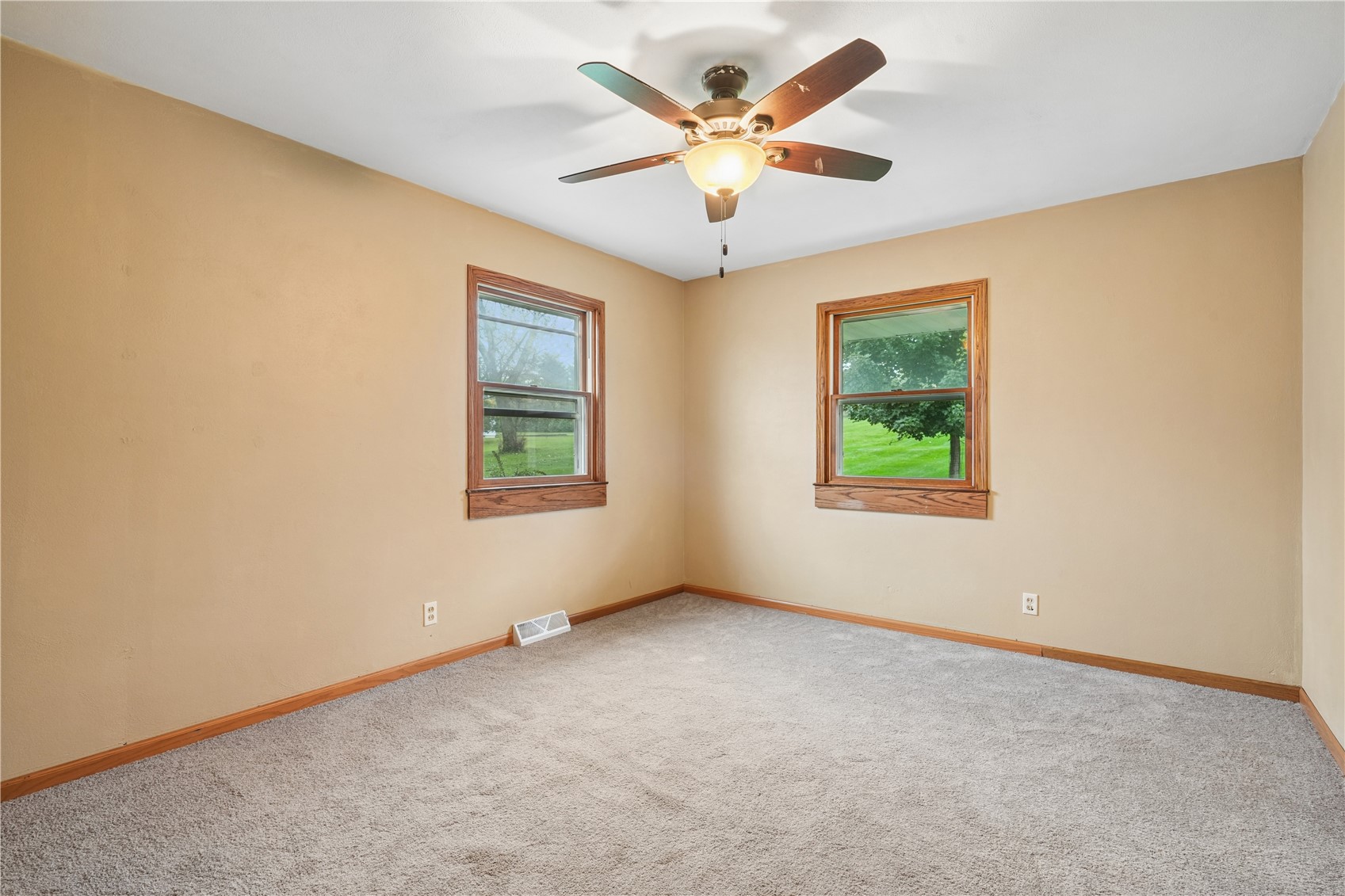 2135 Zika Avenue Cedar Rapids IA 52405
