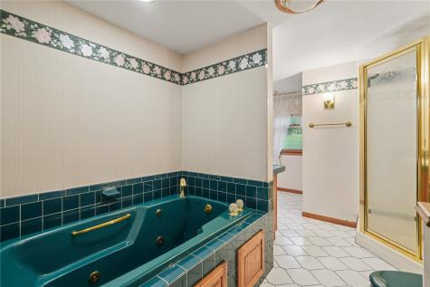 2135 Zika Avenue Cedar Rapids IA 52405