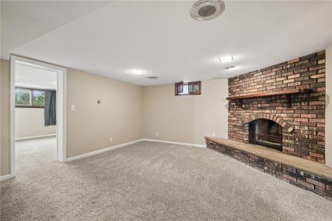 2135 Zika Avenue Cedar Rapids IA 52405