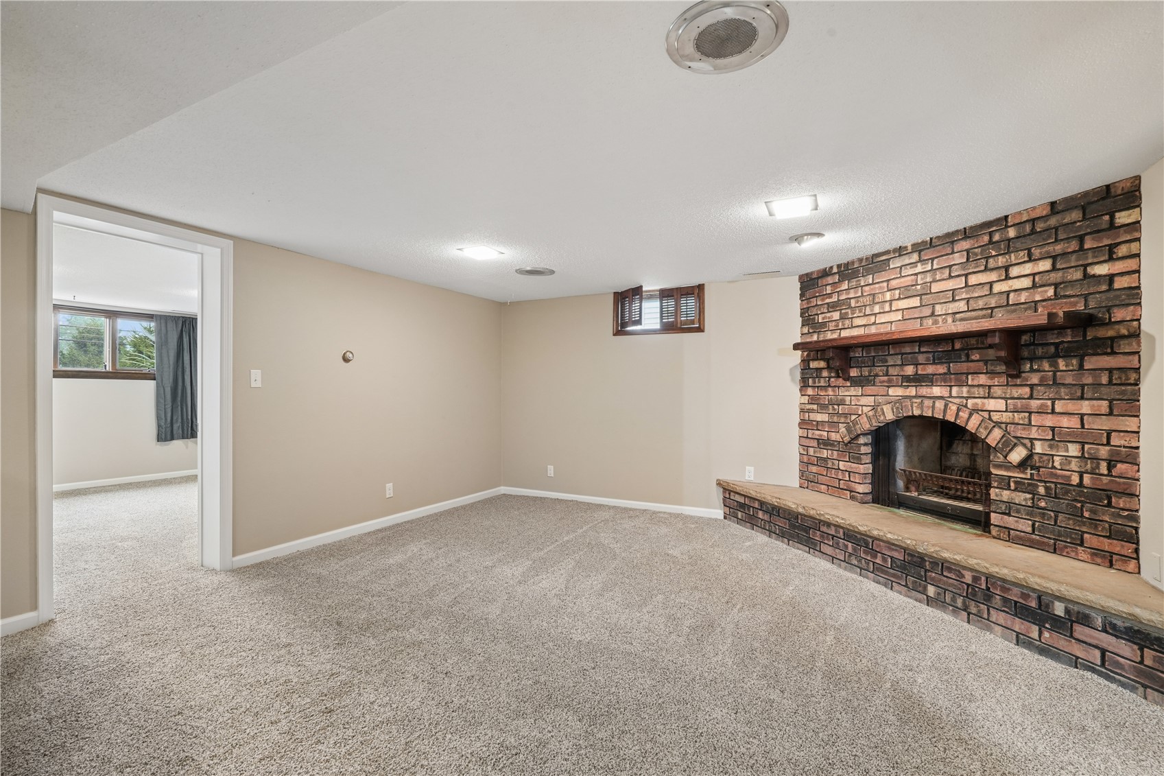 2135 Zika Avenue Cedar Rapids IA 52405