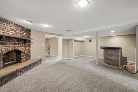 2135 Zika Avenue Cedar Rapids IA 52405