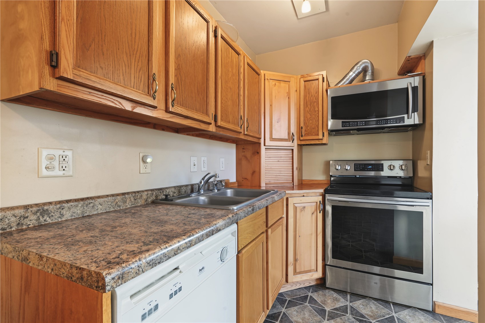 107 24th Avenue SW Cedar Rapids IA 52404