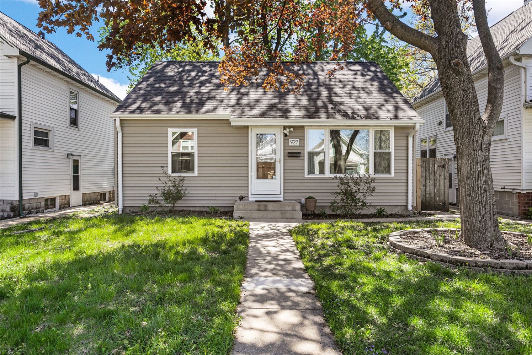 927 G Avenue NW Cedar Rapids IA 52405