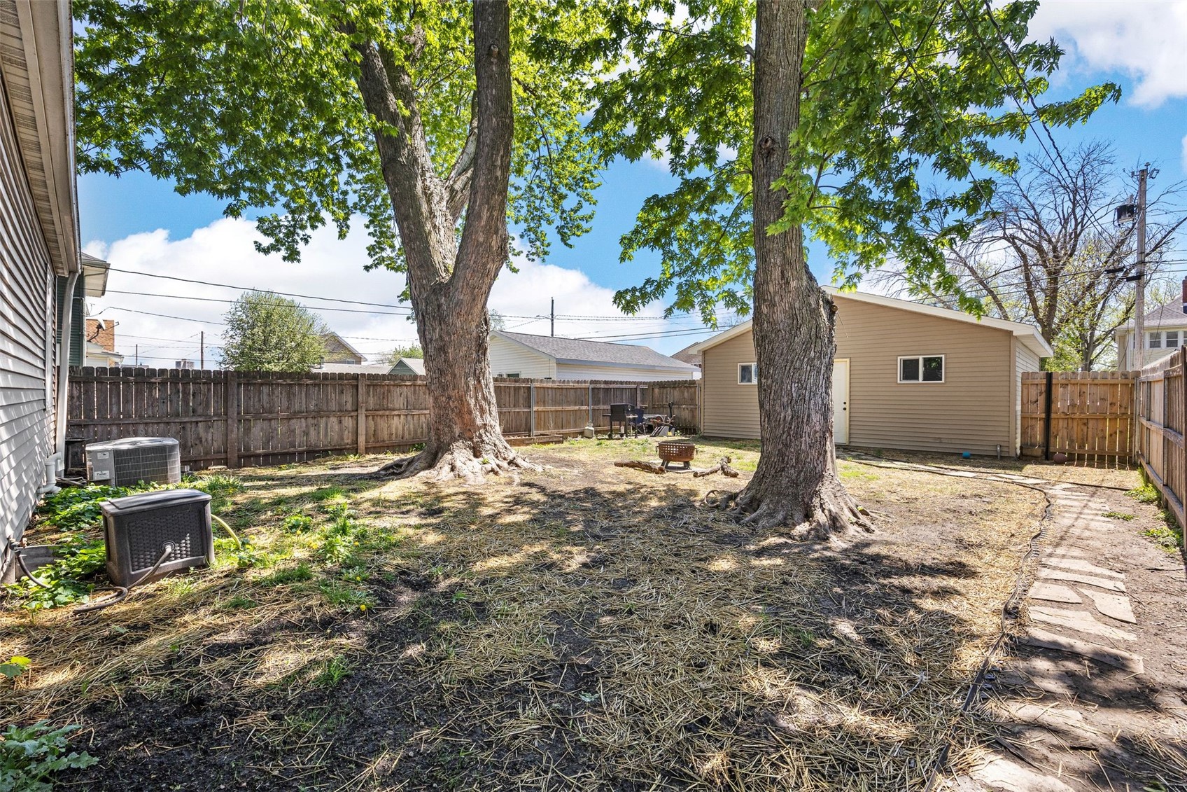 927 G Avenue NW Cedar Rapids IA 52405