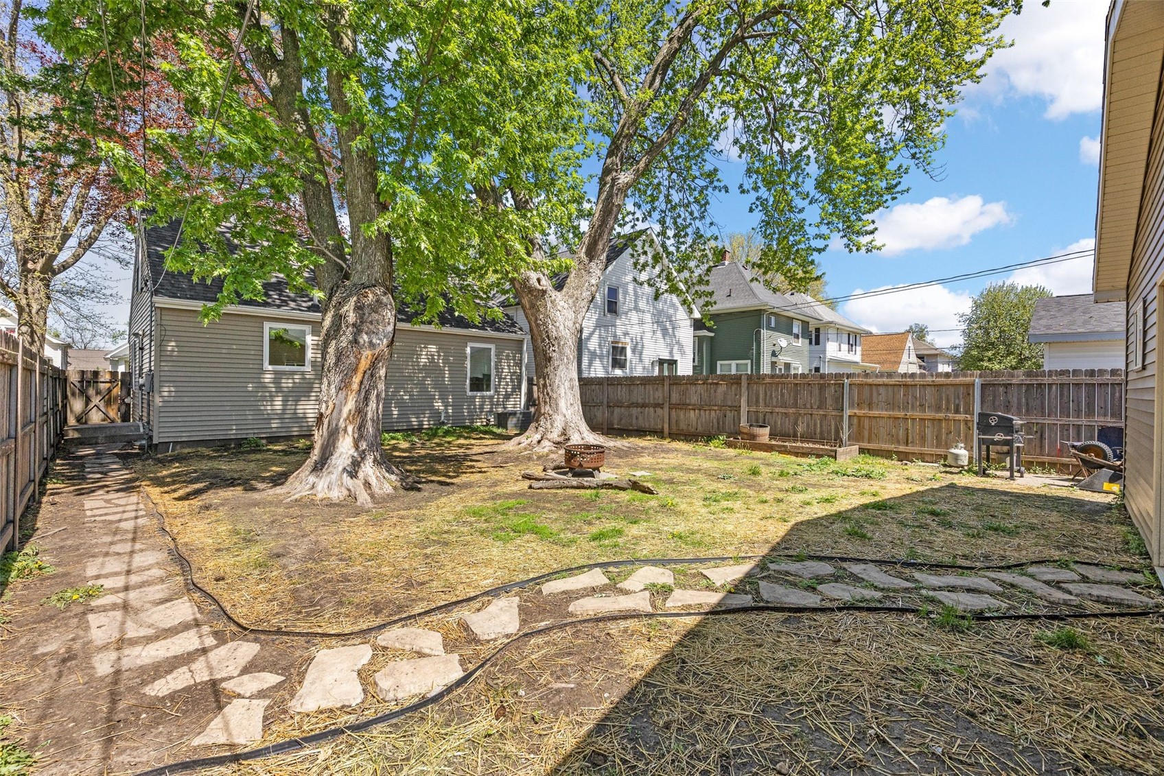 927 G Avenue NW Cedar Rapids IA 52405