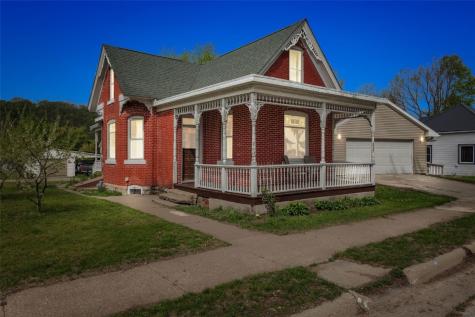 422 S 2nd Street Guttenberg IA 52052