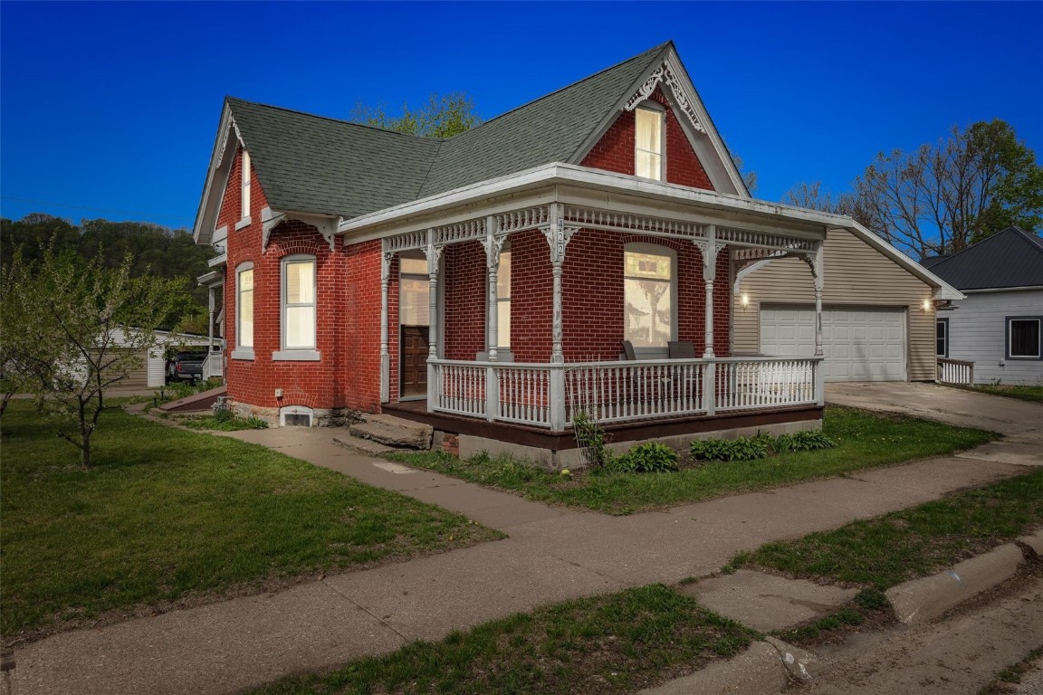 422 S 2nd Street Guttenberg IA 52052