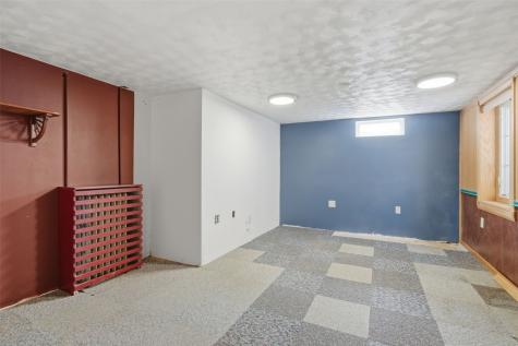 703 E State Street Williamsburg IA 52361