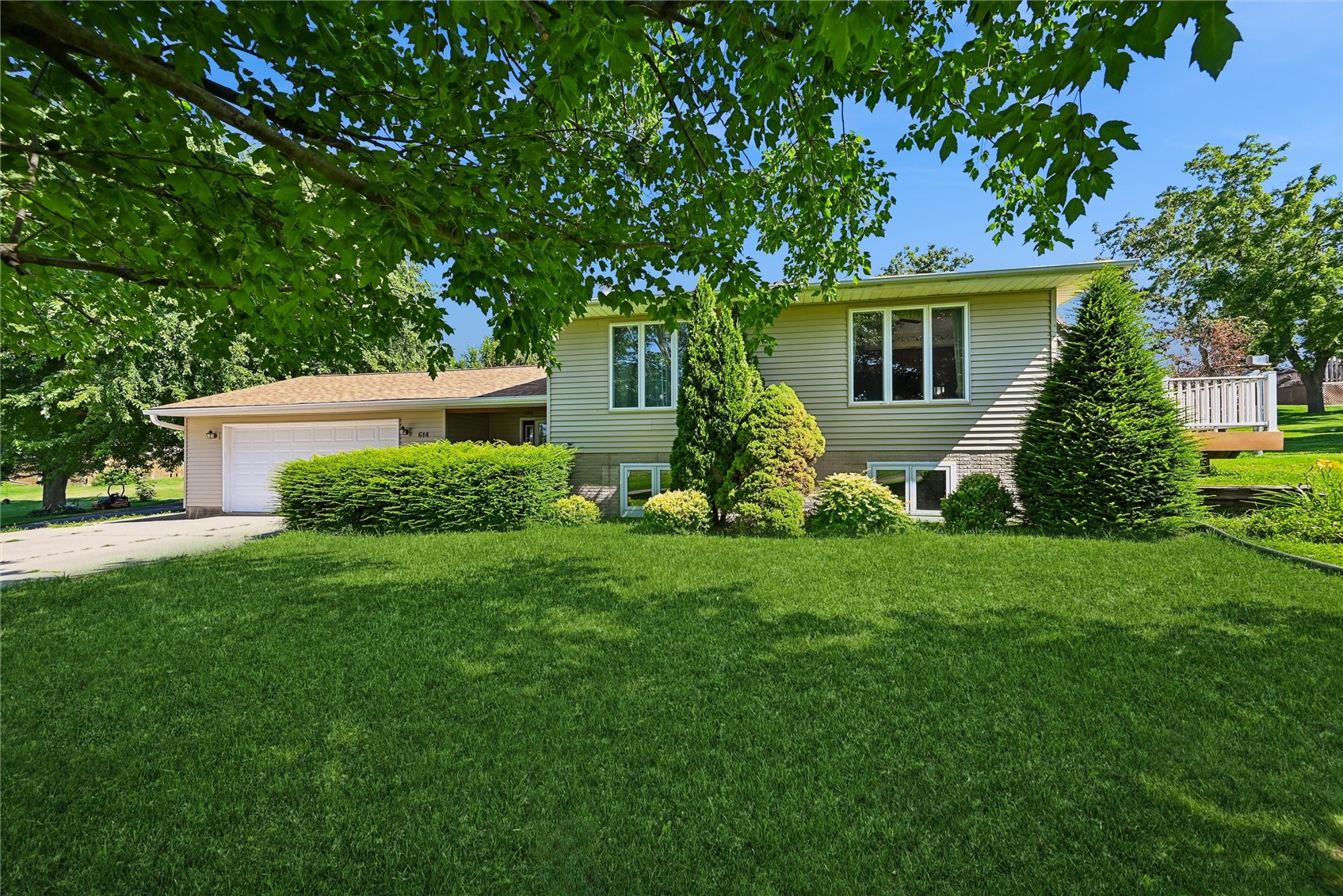 614 Line Street Norway IA 52318