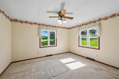 614 Line Street Norway IA 52318