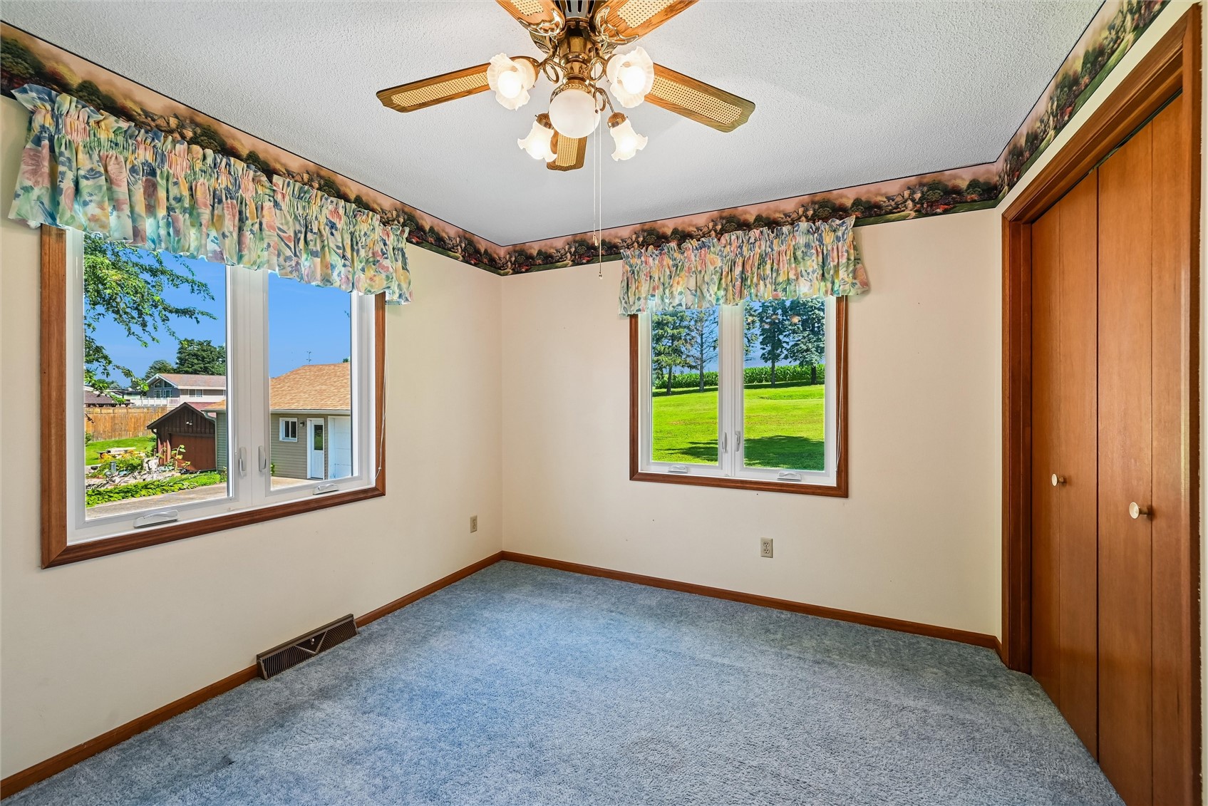 614 Line Street Norway IA 52318