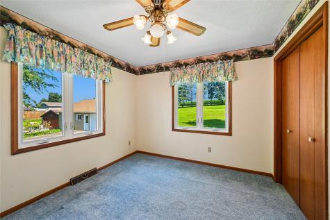 614 Line Street Norway IA 52318