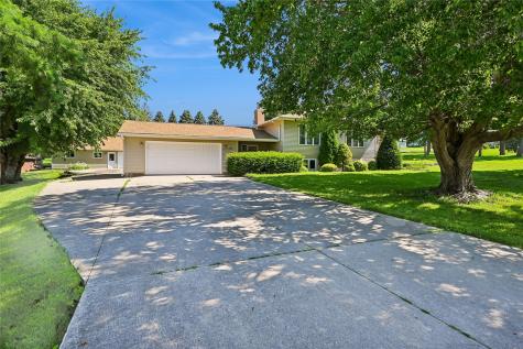 614 Line Street Norway IA 52318