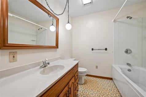614 Line Street Norway IA 52318