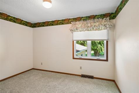 614 Line Street Norway IA 52318